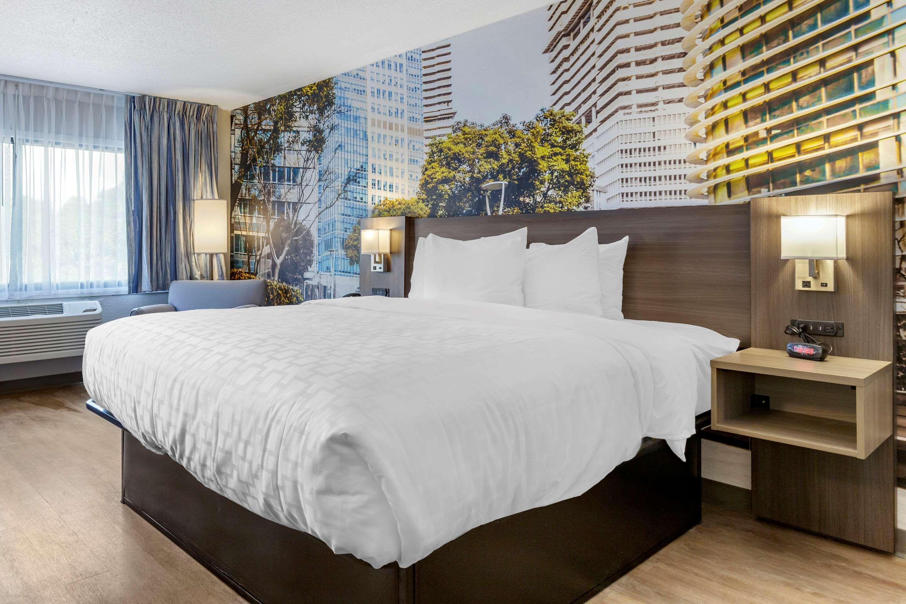 Готель Clarion Pointe Raleigh Midtown Екстер'єр фото