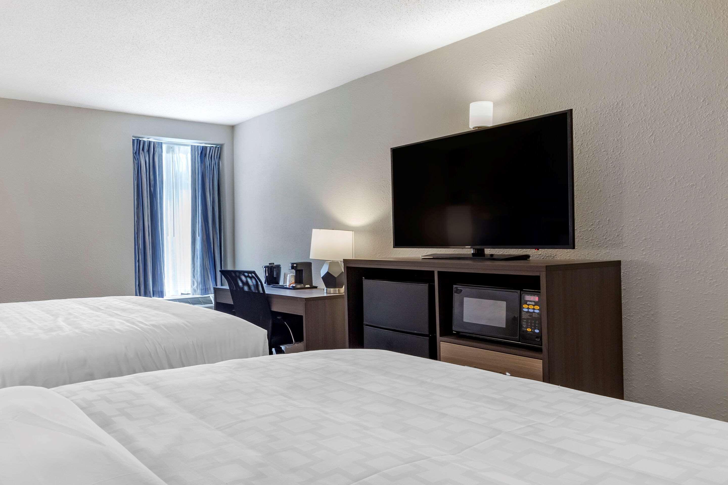 Готель Clarion Pointe Raleigh Midtown Екстер'єр фото