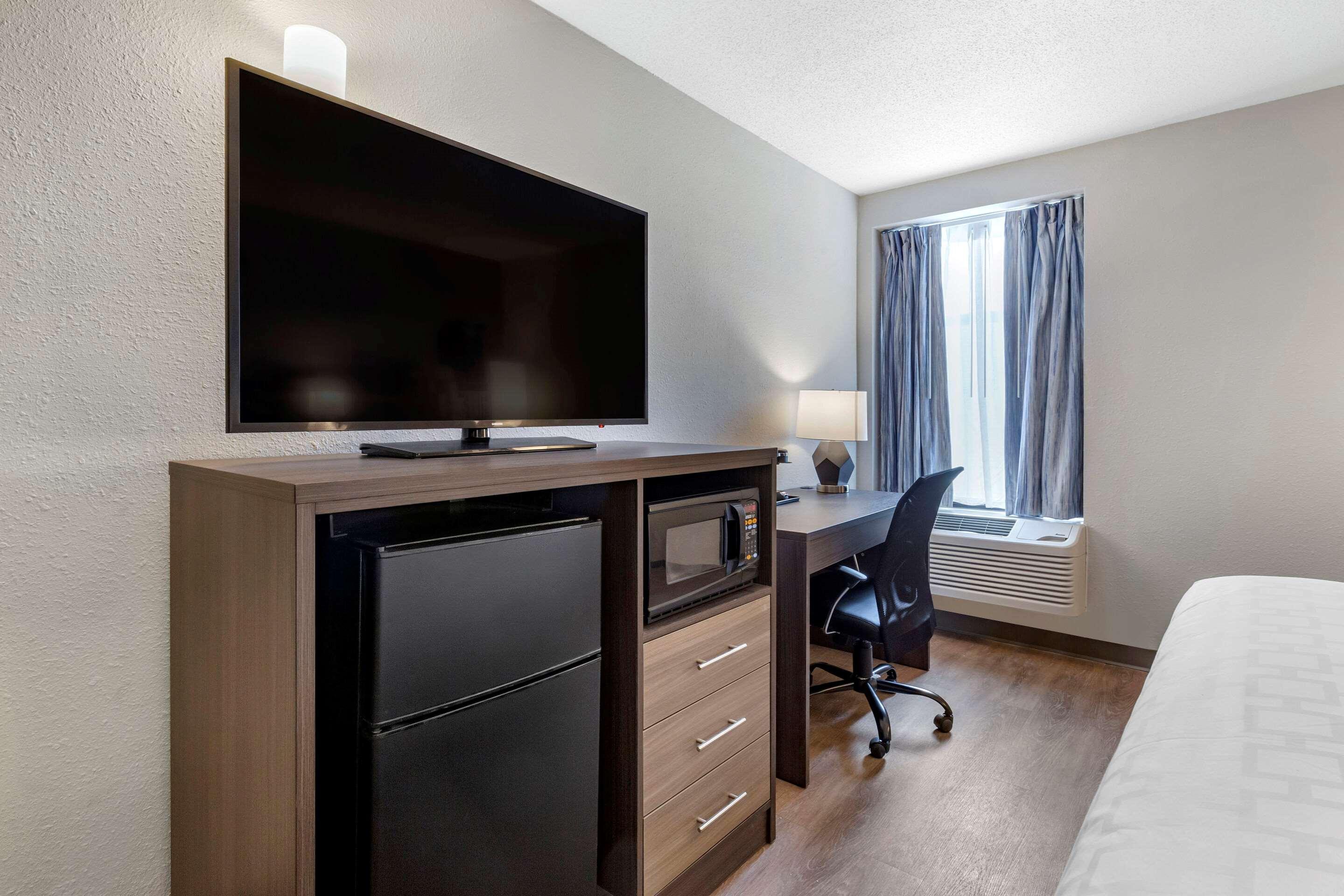 Готель Clarion Pointe Raleigh Midtown Екстер'єр фото