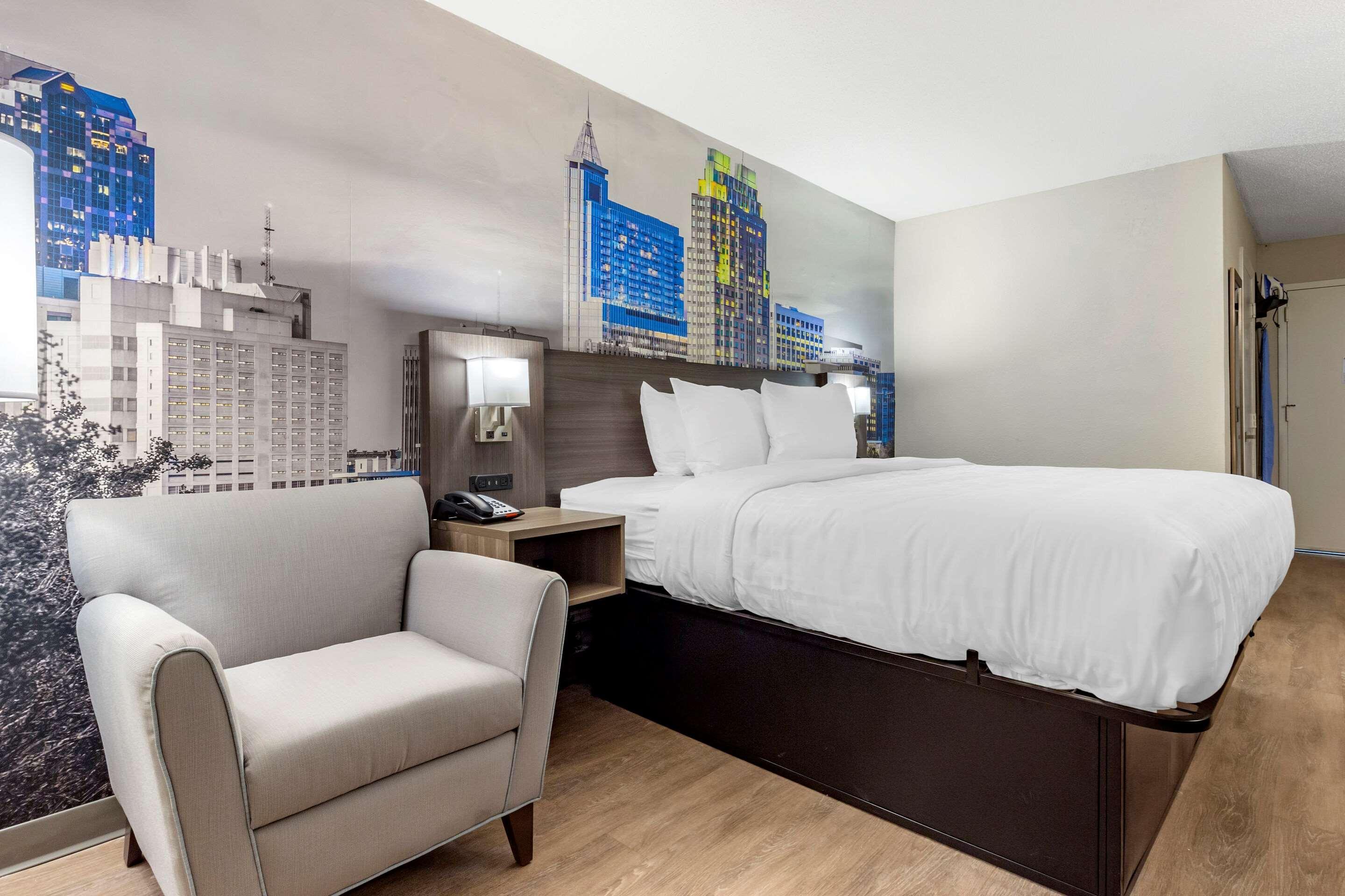 Готель Clarion Pointe Raleigh Midtown Екстер'єр фото