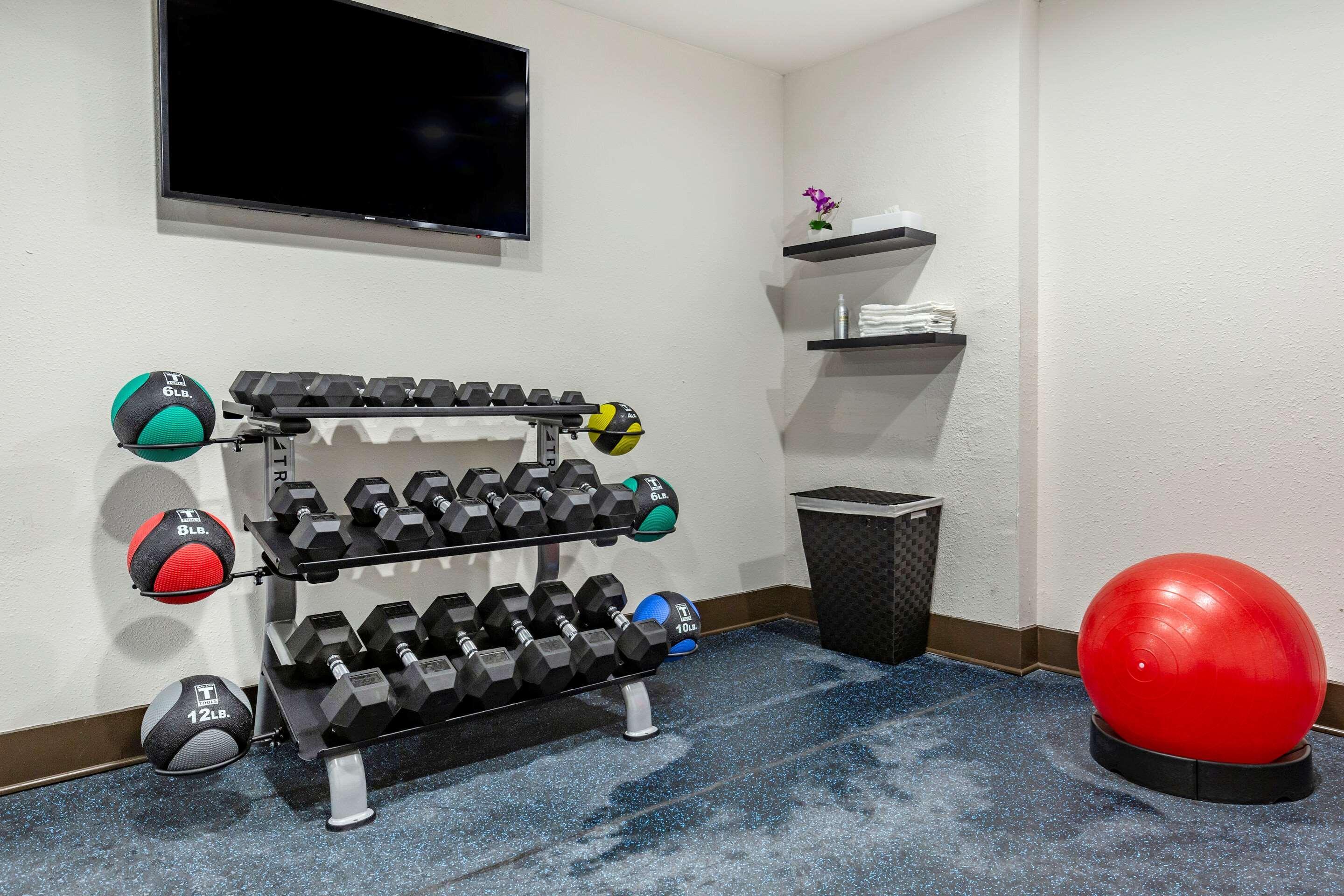Готель Clarion Pointe Raleigh Midtown Екстер'єр фото
