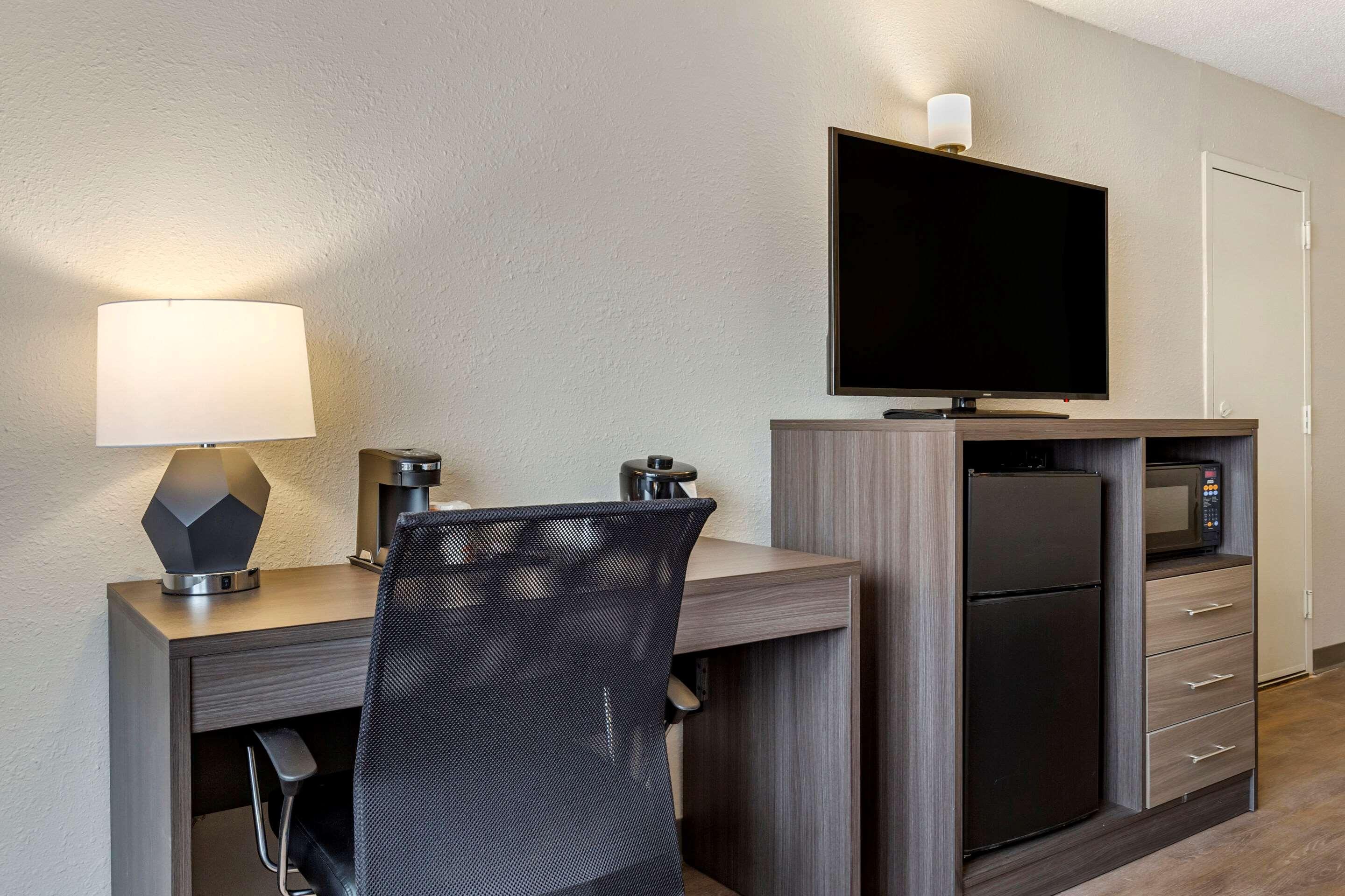 Готель Clarion Pointe Raleigh Midtown Екстер'єр фото