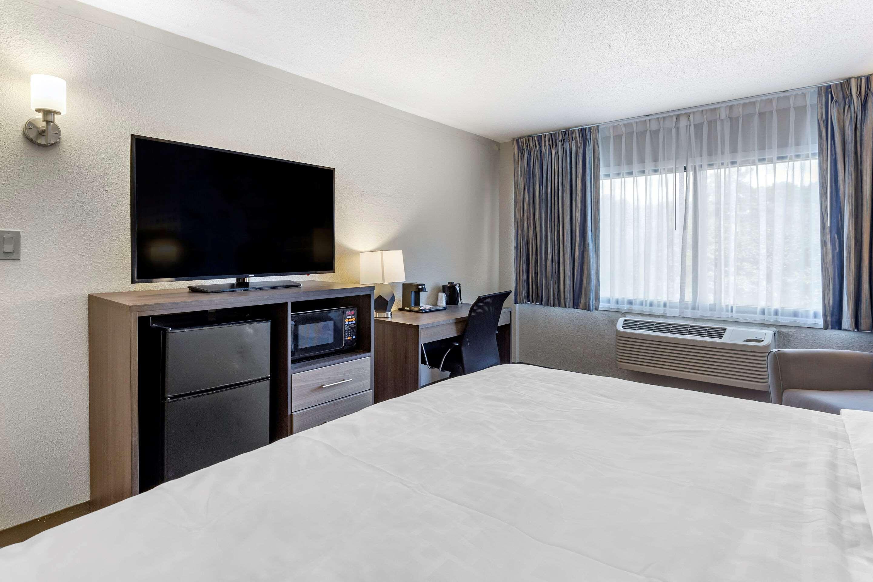 Готель Clarion Pointe Raleigh Midtown Екстер'єр фото